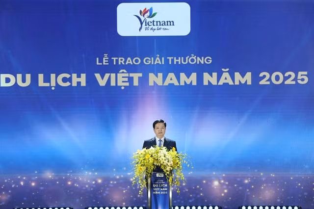 Deputy Prime Minister Mai Văn Chính attends the ceremony.