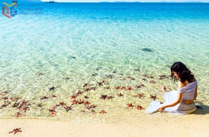 Tourists delight in exploring and experiencing Bay Sao islet.