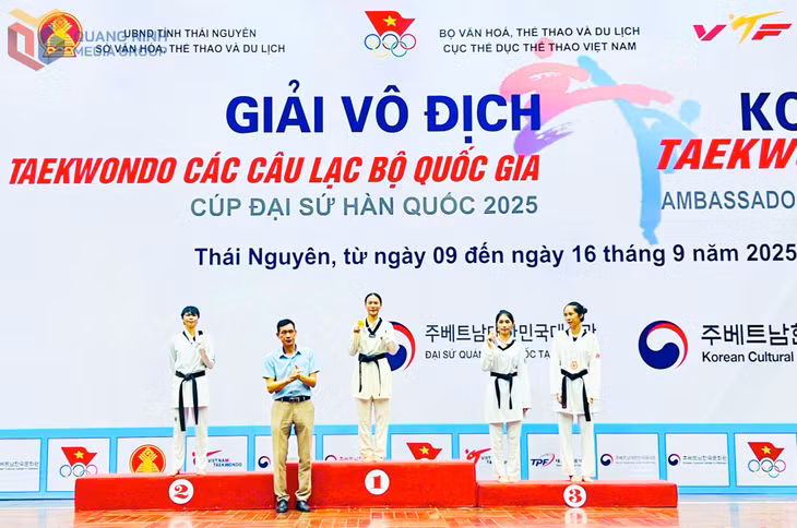 Athlete Pham Ngoc Anh from Quang Ninh clinched the gold medal in the women’s 46kg weight class.