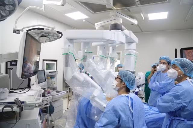 A cancer patient undergoes liver resection using advanced robotic surgery at K Hospital. — Photo nhandan.vn