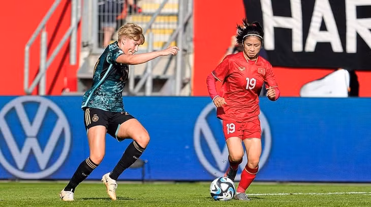 In the 80th minute, the net of the Vietnamese team shook for the second time, after Janina Minge’s finish. (Source: DFB)