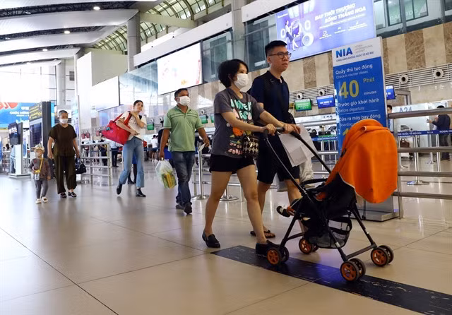 Passengers at Nội Bài International Airport. The country needs VNĐ420 trillion (US$18 billion) to develop its airport system by 2030. — VNA/VNS Photo Huy Hùng