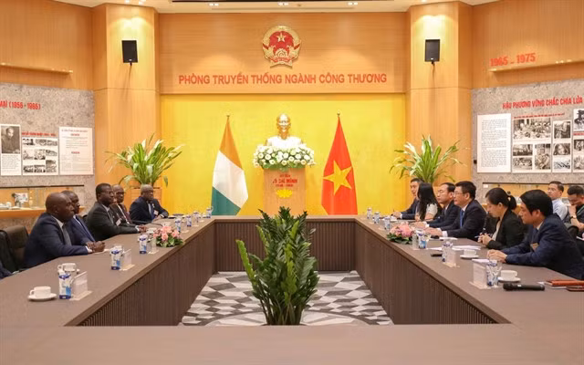 The meeting at the headquarters of the Ministry of Industry and Trade (MoIT) on Thursday. — Photo moit.gov.vn