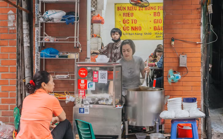 Hanoi’s three generations of bun rieu drawing regular customers ảnh 1 Hanoi’s three generations of bun rieu drawing regular customers