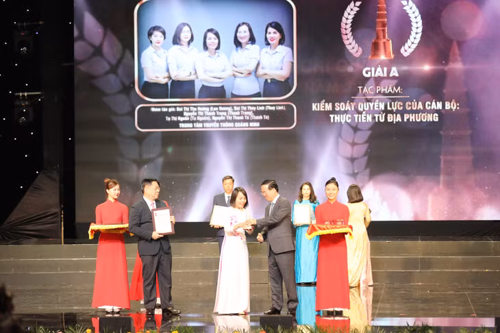 Quang Ninh province’s Media Group won one A prize for an outstanding work done by a group of 5 excellent journalists.