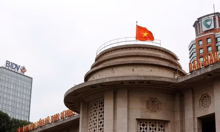 Vietnam central bank raises cap on 2022 credit growth