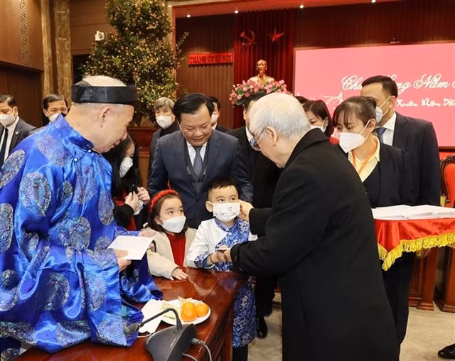 Party General Secretary Nguyễn Phú Trọng visits and extends greetings to Hà Nội people and Party members on Monday on the occasion of Tết and Party's 92nd founding anniversary (February 3, 1930). VNA/VNS photo Trí Dũng