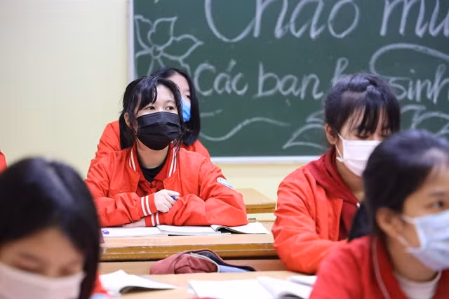 Students at Lê Lợi Secondary School attend the first class on Tuesday after the prolonged shutdown.