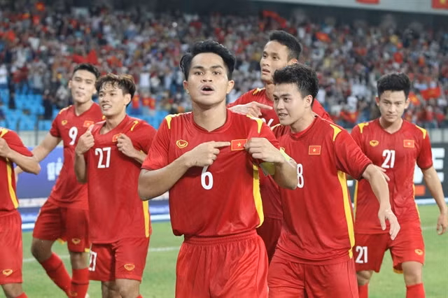 RISES ABOVE ALL: Captain Dụng Quang Nho, having just recovered from COVID, celebrates the winning goal with his team. — Photo VFF
