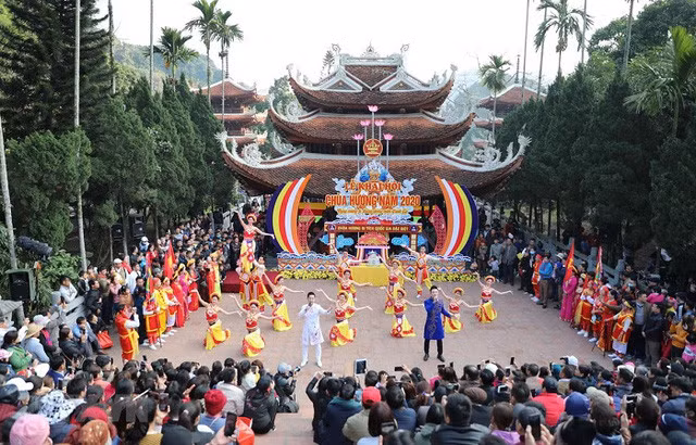 Huong Pagoda Festival is among the greatest Buddhist festival in northern part of Viet Nam.