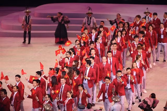 Việt Nam sports delegation (middle, in red) seen at the closing ceremony of the SEA Games 30 held in the Philippines in 2019. Việt Nam will hold the SEA Games 31 in Hà Nội and 11 other provinces and cities.