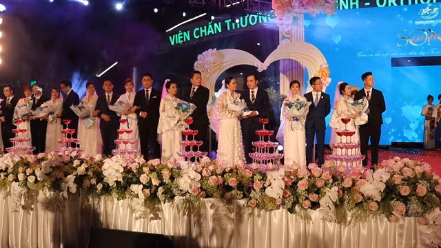A group wedding for 20 couples was held at the Military Hospital 175 on Sunday after they postponed tieing the knot due to COVID.