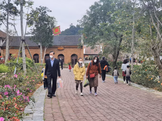 The Complex of Yen Tu Monuments and Landscapes in Uong Bi city greeted roughly 55,000 tourists and pilgrims