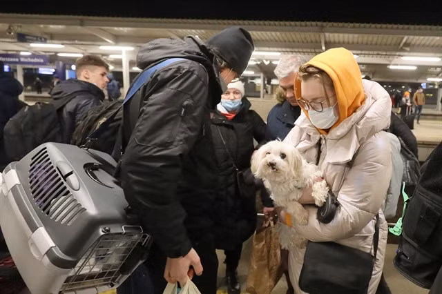 Ukrainian refugees arrive by Ukrainian passenger train at the Warszawa Wschodnia (Warsaw East) train station in Warsaw, Poland, 27 February 2022. Poland is expecting thousands of Ukrainian refugees to cross the country's border in the days to come, as about 200,000 had already entered Poland by the fourth day of the Russia-Ukraine conflict, the interior minister has said.