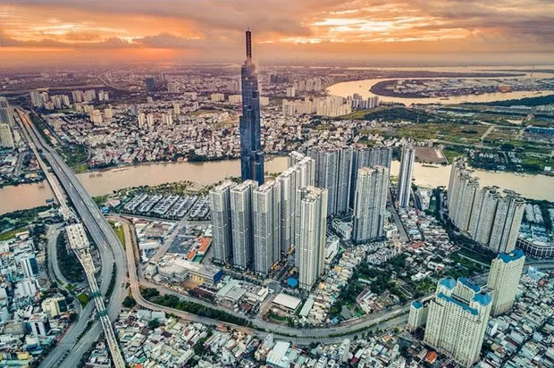 Maintaining macro-economic stability serves as the foundation, but it's still important to create a favourable environment and improve capital absorption capacity. Photo baodautu.vn