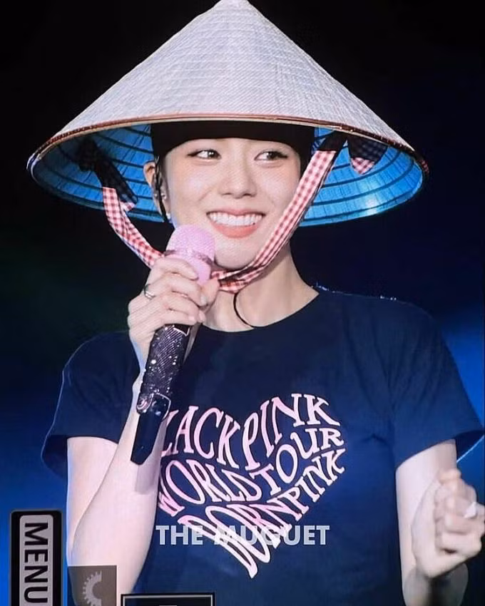 Jisoo wearing a conical hat at one of Blackpink’s Hanoi concerts. Photo from Jisoo’s Instagram
