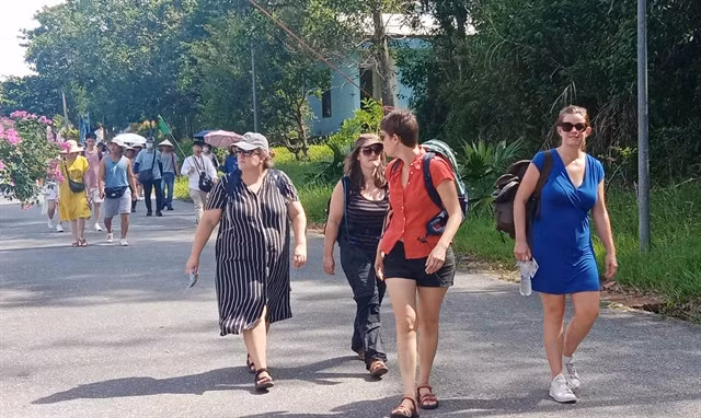 Foreign tourists visit the central province of Quảng Nam. — VNA/VNS Photo Đoàn Hữu Trung