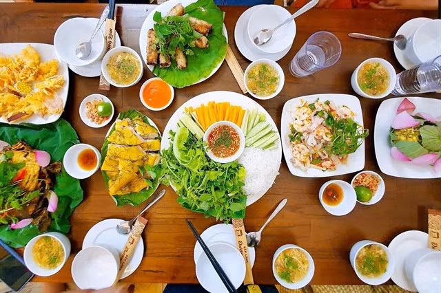 LOCAL FEAST: The cuisine of Đường Lâm is characterised by its simplicity, use of local ingredients, and exquisite flavours that have stood the test of time. VNA/VNS Photo