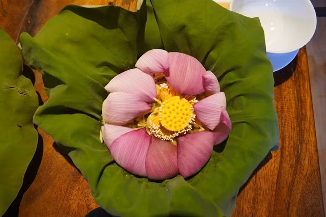 FLOWERY ADDITION: Đường Lâm villagers have creatively used lotus flowers, leaves and roots as ingredients or decoration for the food. VNA/VNS Photo