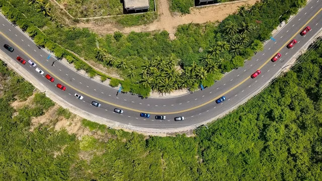 A bird's eye view of the fleet on its way to gather in Luong Son Pass in Khanh Hoa province. — Photo coutersy of VinFast