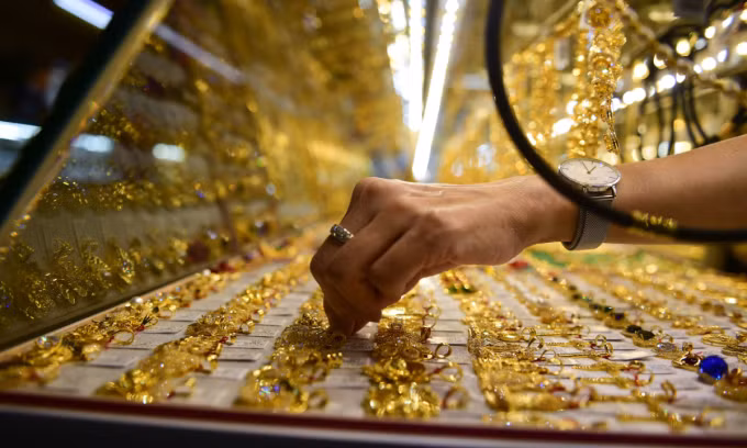 Gold retreats slightly ảnh 1 Gold retreats slightly ảnh 1