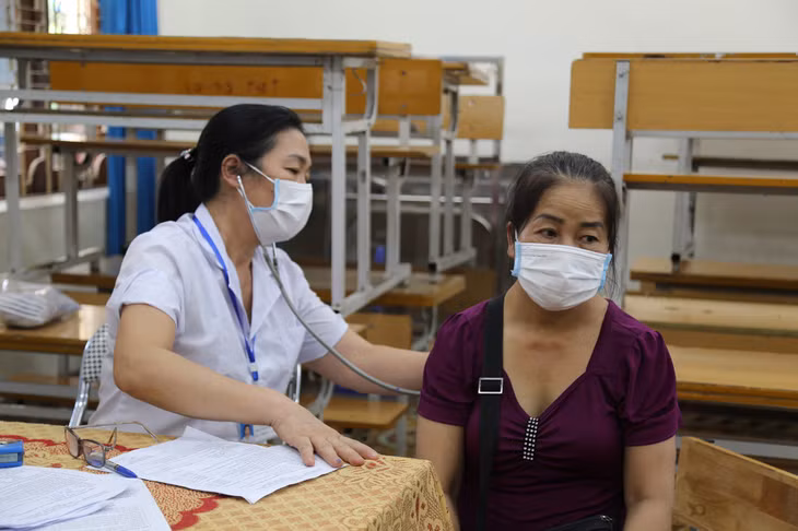 Market traders had a health check prior to being vaccinated.