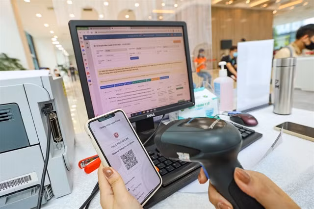 IT applications, including portals and apps, help speed up the nationwide vaccination campaign, increase its transparency and supporting the management of COVID-19 vaccinations in Việt Nam.