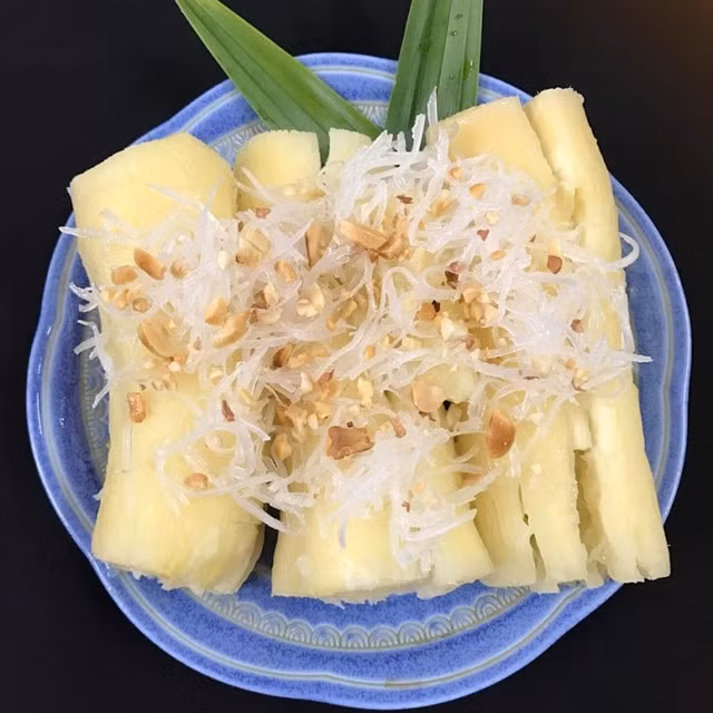 Steamed cassava is a popular and familiar dish of the Vietnamese. Photo webtretho.com