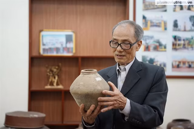80-year-old An Đức Độ has donated more than 20 unique items to the museum. — Photo phunuvietnam.vn