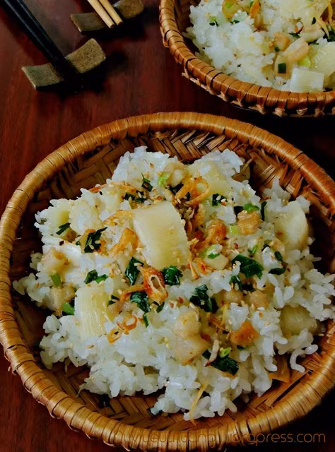Mixed sticky rice with cassava is a tasty dish that attracts many. Photo worldpress.com