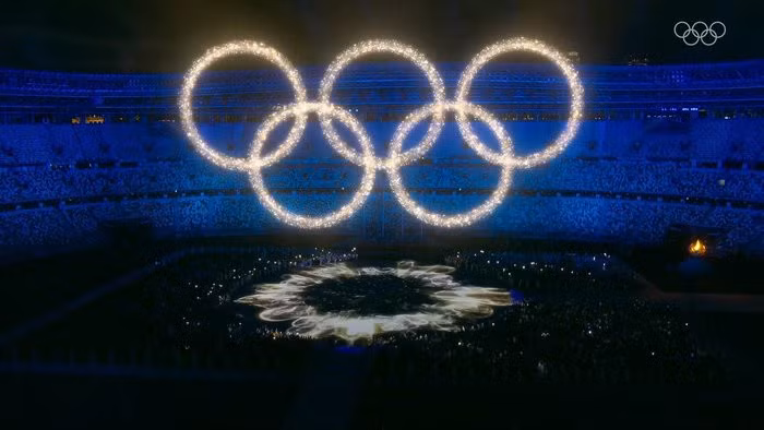 The Olympic Rings is impressively formed during the closing ceremony. (Photo: Tokyo 2020)