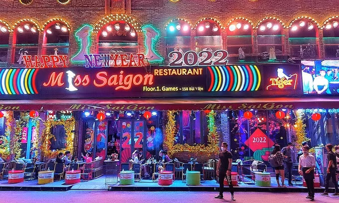Bustle returns to Bui Vien Street as bars, night clubs reopen