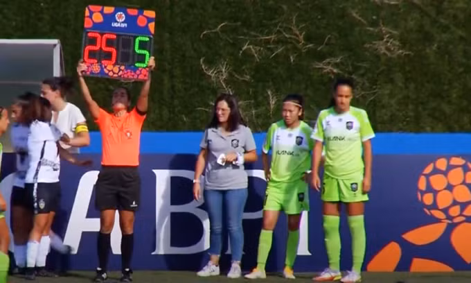 Vietnam female football star debuts for Portuguese club