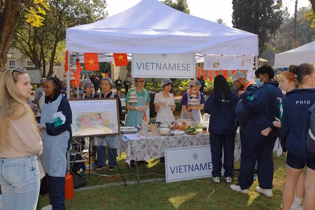 Tasting Vietnamese food: Visitors queue for nem rán at the Vietnamese food stall.