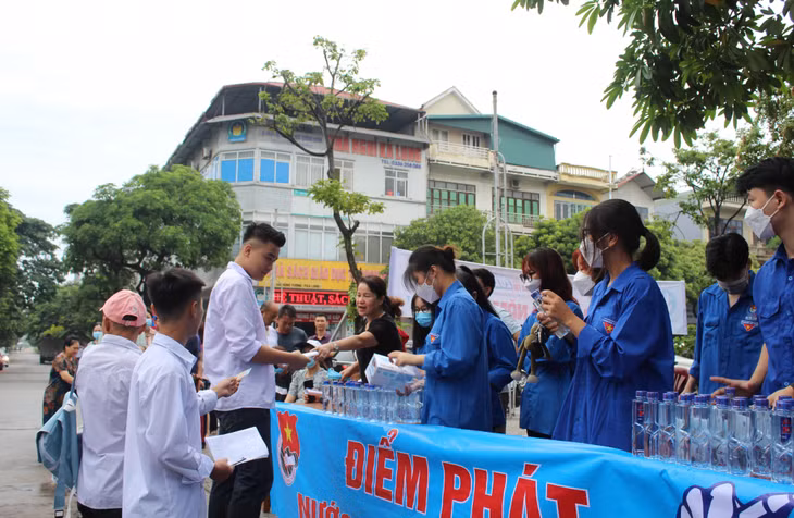 Voluntary students supported candidated at every test site.