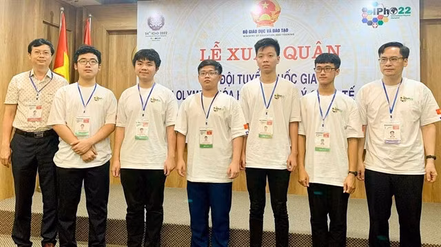 The five high school students of the Việt Nam National Team participating in the 2022 International Physics Olympiad (IPhO 2022).
