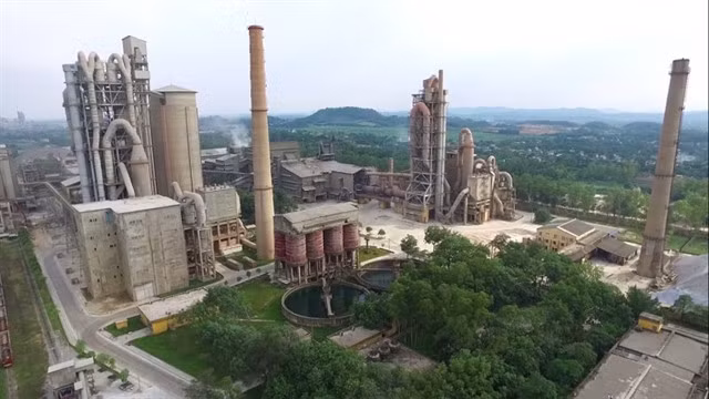 The production plants of VICEM Bỉm Sơn. Amid mounting input costs, the producer raised its cement prices by VNĐ70,000 on June 22. Photo vicem.vn