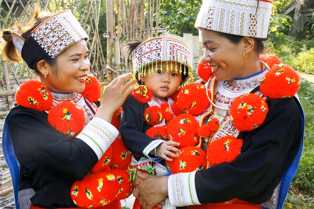 Women of Red Dao ethnic minority in their traditional attire. — VNA/VNS Photo Nam Sương