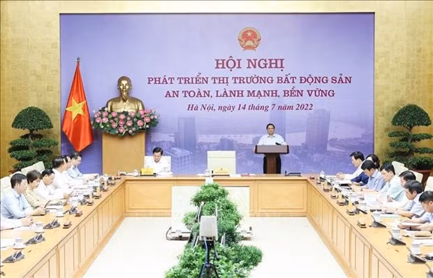 PM demands removing bottlenecks in real estate market for safe, healthy development hinh anh 1