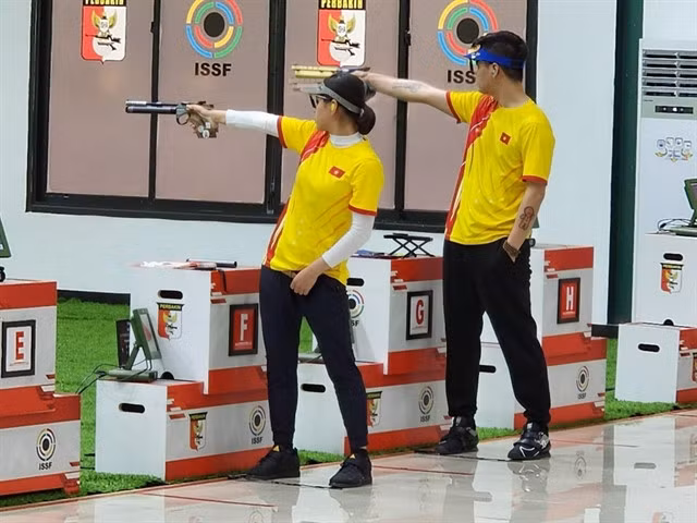 Trịnh Thu Vinh (left) and teammate Phạm Quang Huy compete and win a silver in the Asian Rifle/Pistol Cup's 10m air pistol mixed double event in March in Indonesia. Photo of VSF