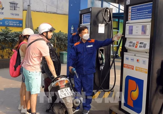 Petrol prices kept unchanged, oil prices up in latest adjustment hinh anh 1