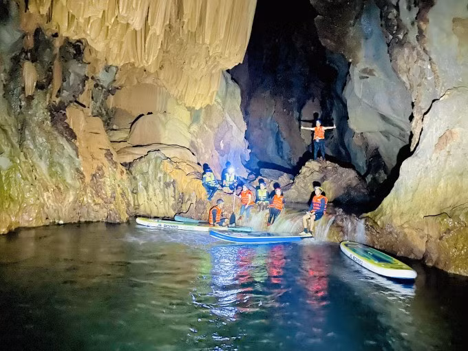 Explorers inside Son Nu, a newly-discovered cave in the middle of the Truong Son (Annamite) Mountain Range in Quang Binh Province. Photo provided by a local resident