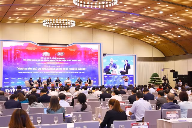 The 2023 Việt Nam Socio-Economic Forum on Tuesday. — VNA/VNS Photo Văn Điệp