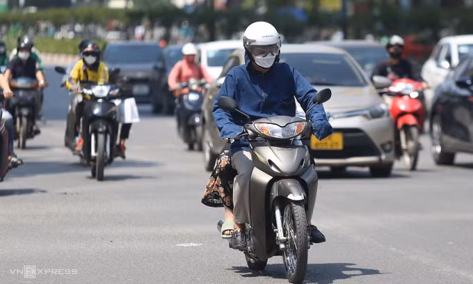 Summer heat begins in northern Vietnam