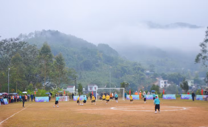The ethnic minority women’s football match took place at Na Ech Stadium in Bình Lieu commune.
