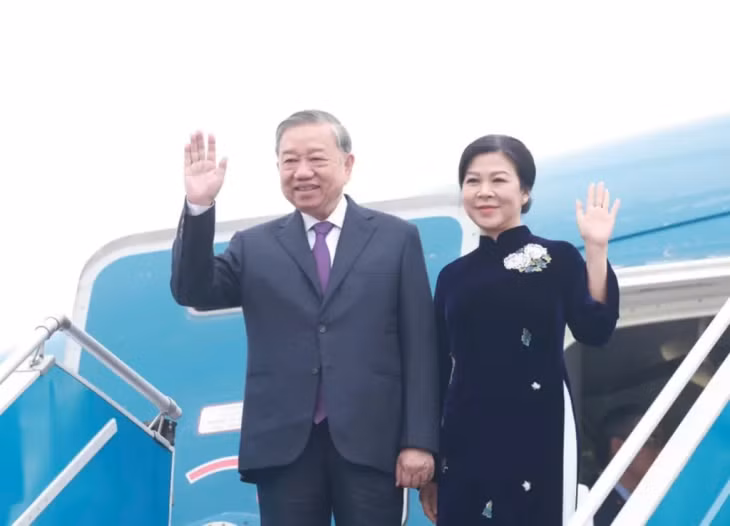 Party General Secretary Tô Lâm and his spouse leave Hà Nội on Monday for a state visit to Laos. VNA/VNS Photo