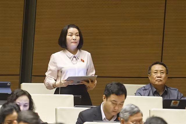 Nguyễn Minh Tâm, a NA deputy representing Quảng Trị Province, delivers her remarks. — VNA/VNS Photo Doãn Tấn
