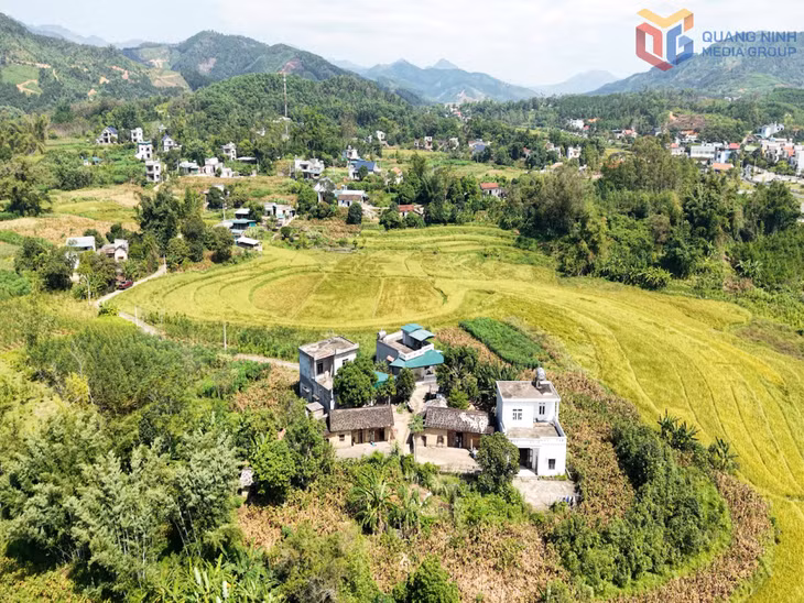 Làng dân tộc Tày, thôn Bản Cáu, xã Lục Hồn