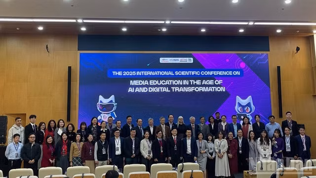 Delegates and speakers take part in the 2025 International Scientific Conference on Media Education in the Age of AI and Digital Transformation. Photos nhandan.vn
