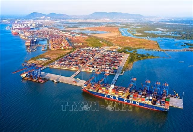 Container vessels dock at Gemalink Deep-water Port in Bà Rịa–Vũng Tàu, one of the region’s busiest logistics gateways. — VNA/VNS Photo Hồng Đạt